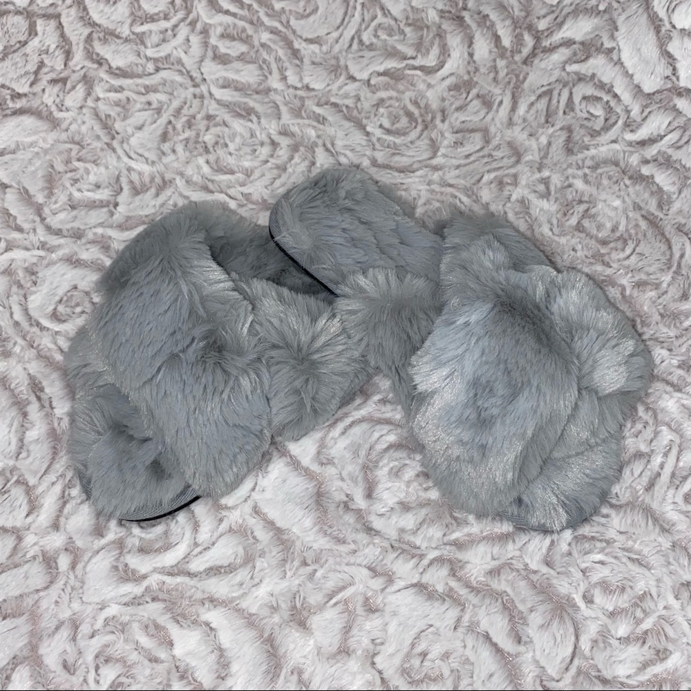 NWT Grey Memory Foam Slippers - Picture 3 of 9